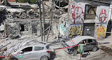 İsrail'de can kaybı 350'ye yükseldi