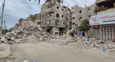 İsrail'in hava saldırısında 15 kişinin öldüğü Han Yunus'taki bina görüntülendi