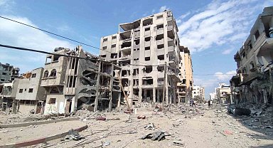 İsrail'in vurduğu Al-Karama Mahallesi'ndeki yıkım görüntülendi