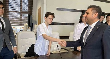 İstanbul İl Milli Eğitim Müdürü Yentür, dünya birincisi olan Gaziosmanpaşa BİLSEM öğrencilerini ağırladı