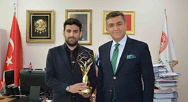 İstanbul Yeni Yüzyıl Üniversitesi öğrencisine birincilik ödülü