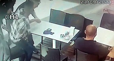 İstanbul'da büfeciye silahlı saldırı kamerada: Adres sorma bahanesiyle vurdu