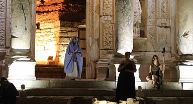 İz bırakan kadınlar tarihi kentte sahne aldı