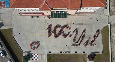 İzmir'de öğrencilerden Cumhuriyet'in 100'üncü yılına özel koreografi