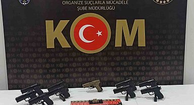 İzmir'de silah tacirlerine baskın