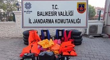 Jandarma Ayvalık'ta 131 düzensiz göçmen ve 3 organizatörü yakaladı