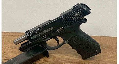 Jandarma durumundan şüphelendikleri araçta ruhsatsız tabanca yakaladı