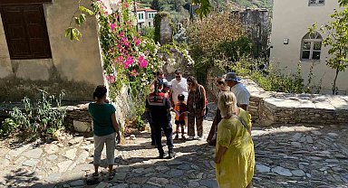 Jandarma ekipleri bilgilendirme çalışmalarını sürdürüyor