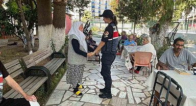 Jandarma ekipleri yaşlı çınarları unutmuyor