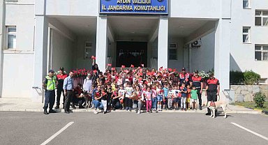 Jandarma hayvan hakları gününde çocukları ağırladı