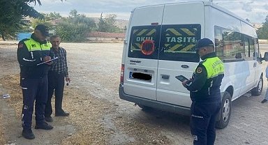 Jandarma okul servis araçlarını denetledi