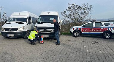 Jandarma servis araçlarını denetledi