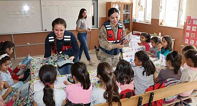 Jandarmadan Dünya Kız Çocukları Günü kutlaması
