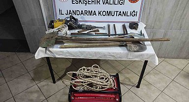 Kaçak kazı yapan 5 şahsa jandarmadan suçüstü
