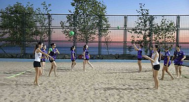 Kadıköy Belediyesi 'Plaj Hentbolu Şenliği' düzenliyor