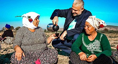 Kadın çiftçilere çaylar Başkan Vekili Pehlivan'dan