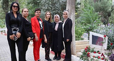 Kadın Muhtarlar Günü'nde, Gül Esin mezarı başında anıldı