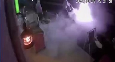 Kağıthane'de seyir halindeki motosiklet alev topuna döndü