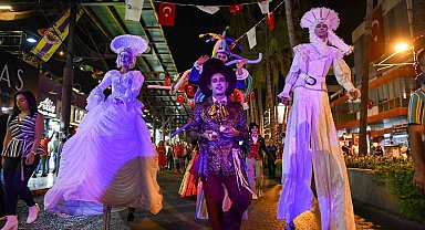 Kaleiçi festivalle renklendi