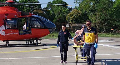 Kalp krizi geçiren yaşlı adamın yardımına ambulans helikopter yetişti