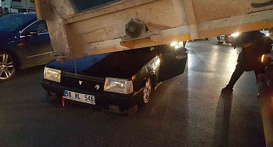 Kamyona arkadan çarpan otomobil sürücüsü ağır yaralandı