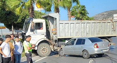 Kamyona çarpan otomobilden burnu bile kanamadan kurtuldu