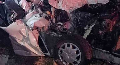 Kamyonet kamyona arkadan çarptı: 2 ölü, 3 yaralı