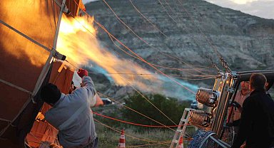 Kapadokya'da sıcak hava balonlarına yağmur engeli