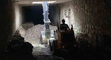 Kapalı kesitli dereler özel araçlarla temizleniyor