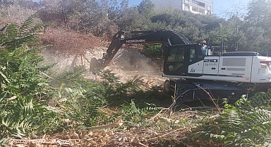 Karacabey'de metruk binaların yıkımı sürüyor