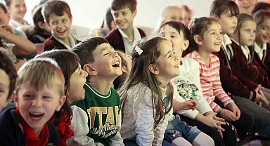 Karagöz ve Hacivat enerji tasarrufu için çocuklarla buluştu