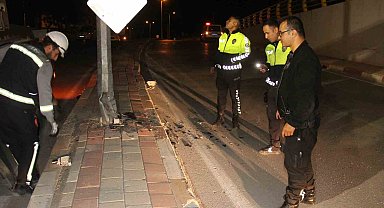 Karaman'da aydınlatma direğine çarpan motosikletin sürücüsü hayatını kaybetti