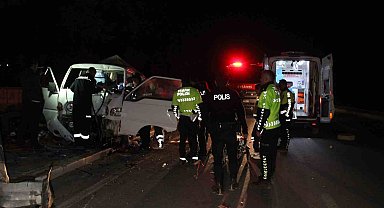 Karaman'da kaza sonrası kamyonette sıkışan sürücü için ekipler seferber oldu