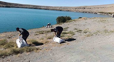 Karapınar Acıgöl çevresi çöplerden temizlendi