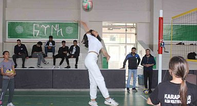 Karapınar ilçesinde voleybol kursuna yoğun ilgi