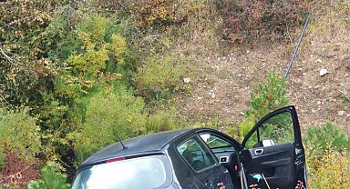 Karşı şeride geçip şarampole uçtu: 1 yaralı