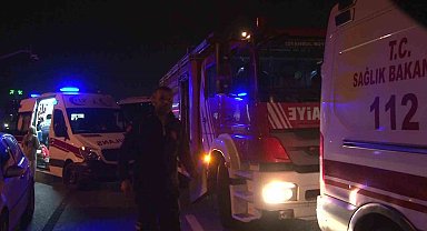 Kartal'da alkollü sürücü otoyolda duraklayan araçlara çarptı: 2 hafif yaralı