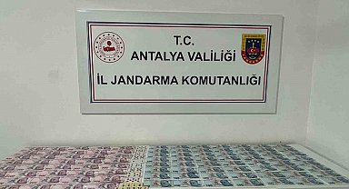 Kasap dükkanında kumar oynarken yakalandılar