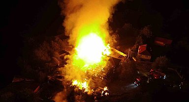 Kastamonu'da alevler geceyi aydınlattı: 2 ev ve 22 büyükbaş hayvan yandı