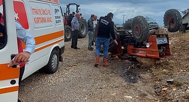 Kastamonu'da devrilen traktörün altında kalan sürücü yaralandı