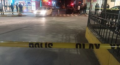 Kavgayı ayırmak isterken bıçak darbesiyle yaralandı