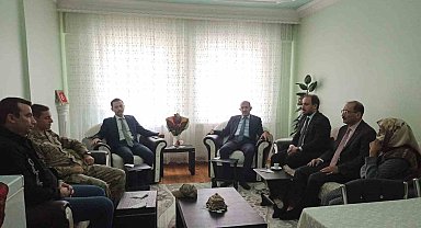 Kaymakam Oğuztürk'ün şehit ailelerini ziyareti