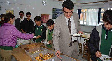 Kaymakam Okumuş, öğrencilerle kahvaltıda buluştu