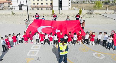 Kayseri'de 270 öğrenciden '100. Yıl Koreografisi'