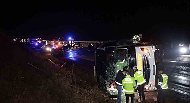 Kayseri'de yolcu otobüsü devrildi: 8'i ağır 38 yaralı
