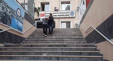 Kendisini polis, savcı gibi unvanlarla tanıtıp bir kişiyi 1 milyon lira dolandırdı