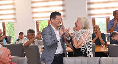 Kepez Belediye Başkanı Tütüncü, huzurevi sakinleri ile bir araya geldi