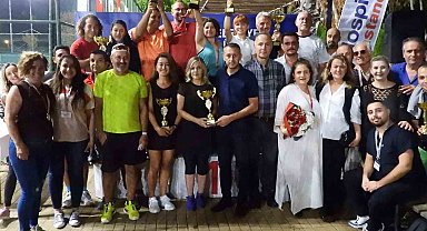 Kepez'de tenisli Cumhuriyet coşkusu