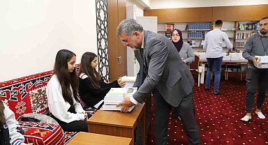 Kepsut'ta Eren Bülbüller yetişiyor