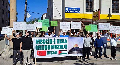 Keşan'da cuma namazı çıkışında Filistin'de hayatlarını kaybedenler için gıyabi cenaze namazı kılındı